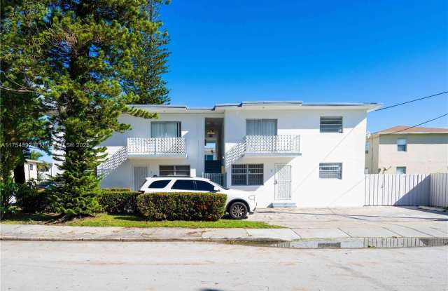 450 NE 82nd Ter photos photos