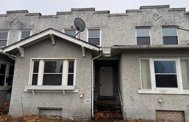 Available NOW! 2 Bed 1 Bath Row Home - 335 4th Avenue, New Kensington, PA 15068