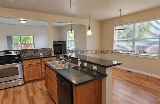Brand New Remodel 4 Bed 2.5 Bath Upgraded Townhome Gallery 4
