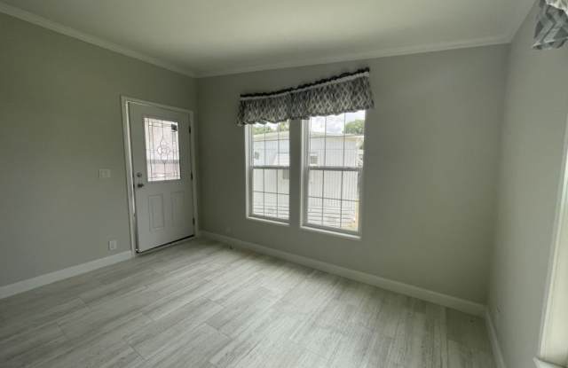 13048 Orange Avenue Gallery 3