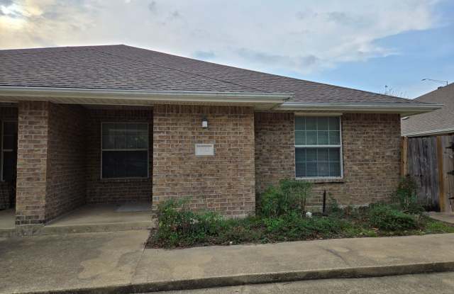 College Station - 3 Bedrooms / 3 bath Duplex on Oldenburg photos photos
