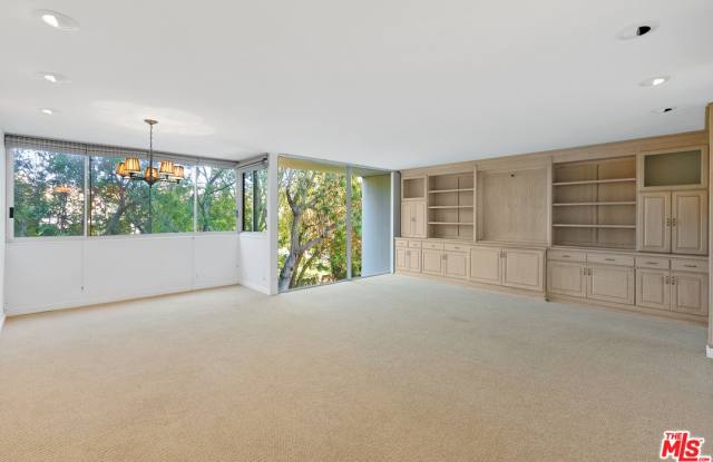 2222 Avenue Of The Stars Gallery 3