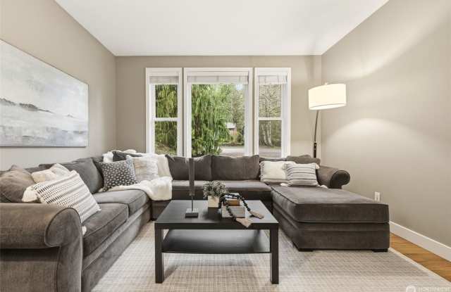 3bd/2.25ba Duvall Home Gallery 4