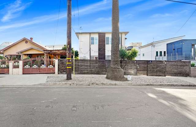 2 bed / 1 bath Apartment in Echo Park is now available - Parking and in-unit laundry! photos photos