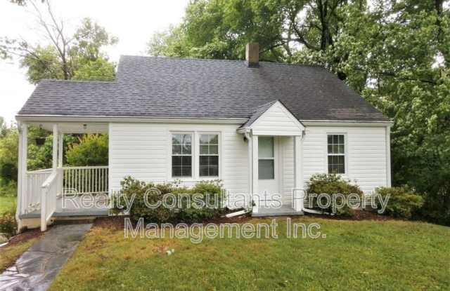 714 Old Hollow Road - 714 Old Hollow Road, Winston-Salem, NC 27105