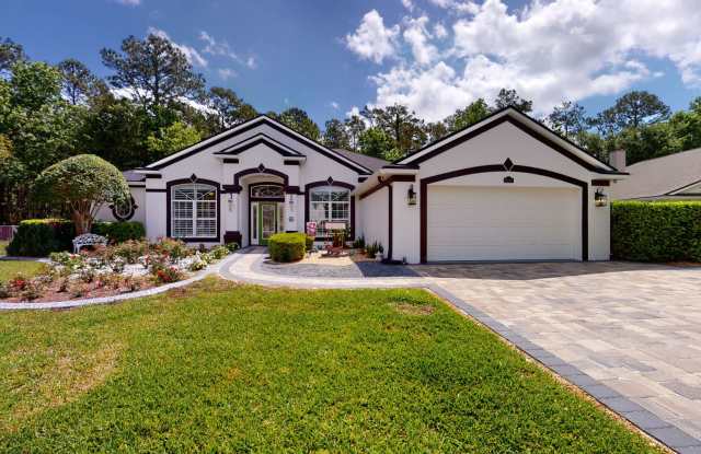 Spacious, 4 Bed / 2 Bath, FULLY-FENCED, central East Hampton home! photos photos
