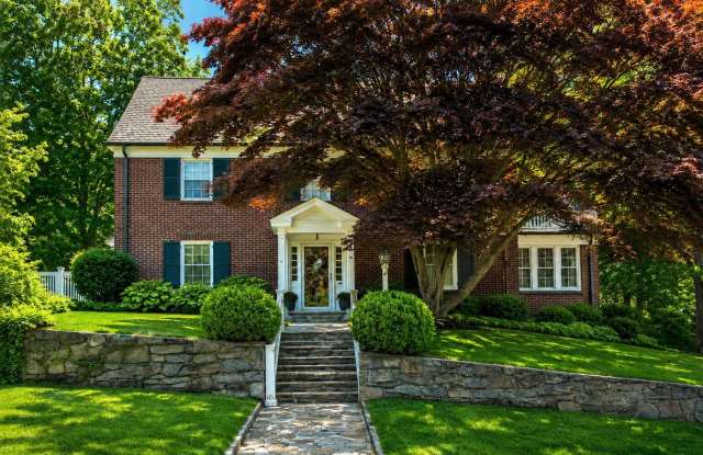 Manor Woods 5 Bedroom 2.5 Bathroom Colonial Home photos photos