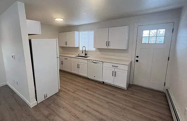 Beautiful 1 Bed Apartment with Reserved Parking Spots photos photos