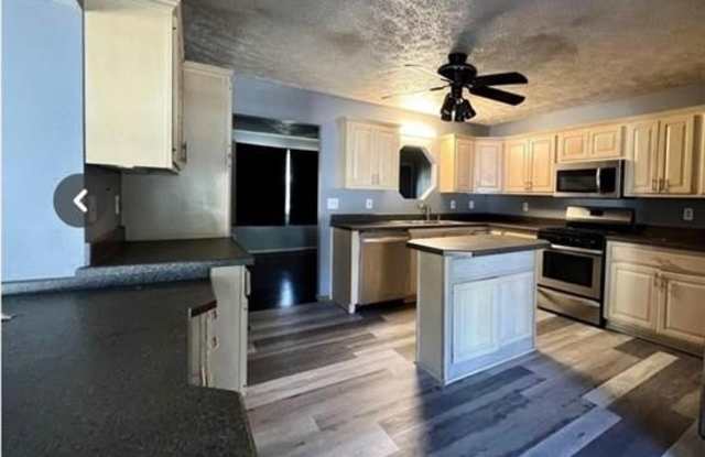 2414 HIALEAH Drive Gallery 4