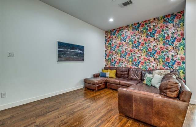 2300 N Fitzhugh Avenue Gallery 4