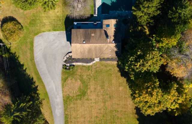 1473 Hollow Road Gallery 3