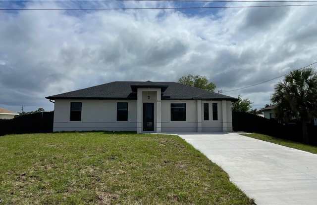 528 Raintree Street E photos photos