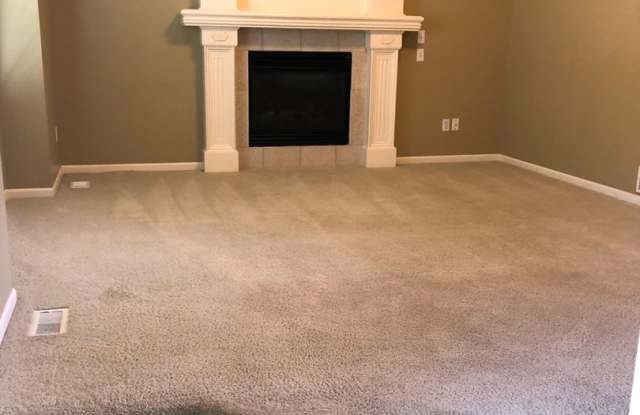 MUST SEE!! 4 Bed, 3 Bath, Fenced Backyard!! Gallery 4