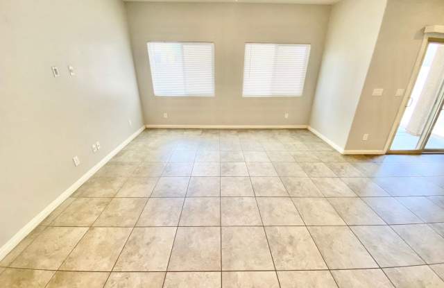 STUNNING 3 BEDROOM 2.5 BATH NEAR RHODES RANCH! Gallery 3