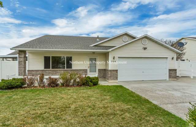 224 W 175 N photos photos