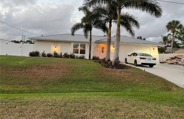 670 CORAL DRIVE - 670 Coral Drive, Nokomis, FL 34275