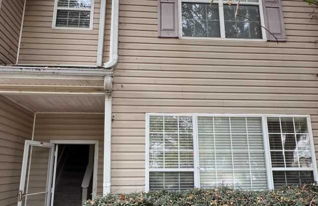 Spacious 3BR/2.5BA Townhome in Sunset Hills, Rex, GA - FABULOUS MOVE IN READY TOWN HOME FEATURING 3 BEDROOMS AND 3 BATHROOMS! THIS HOME WILL NOT LAST! CLOSE TO EVERYTHING! Gallery 1