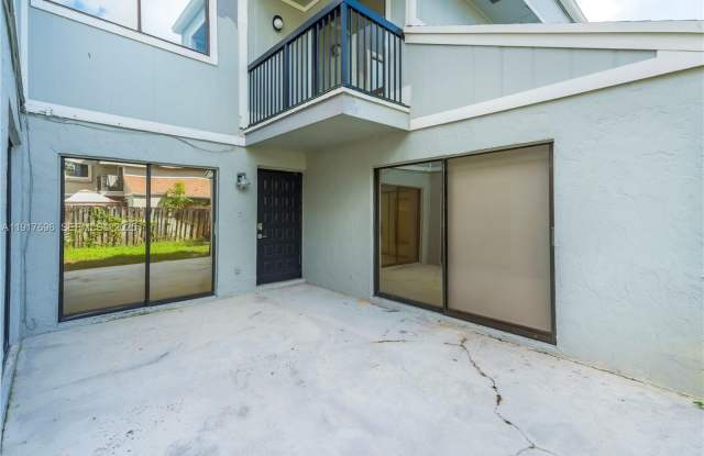 617 NW 132nd Ter photos photos