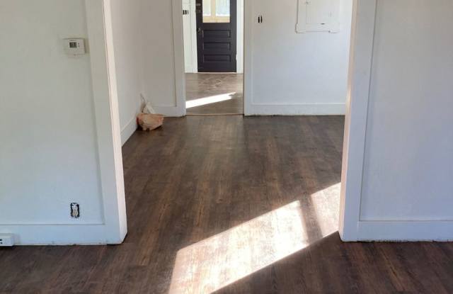 COLLEGE PRE-LEASING - 954 East Delmar Street, Springfield, MO 65807