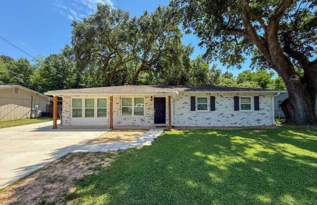 Charming 3 Bedroom 2 Bath Coastal Ranch for Rent in Cantonment! photos photos