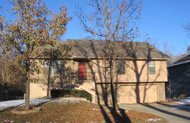 2619 NW London Dr - 2619 Northwest London Drive, Blue Springs, MO 64015