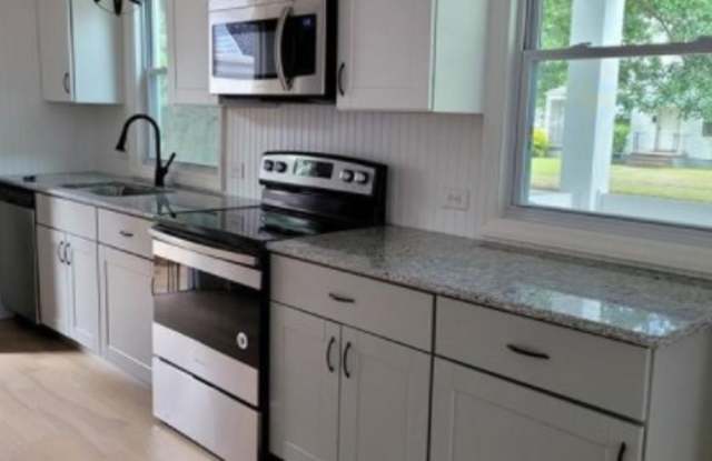 733 Lanier Cres Gallery 2