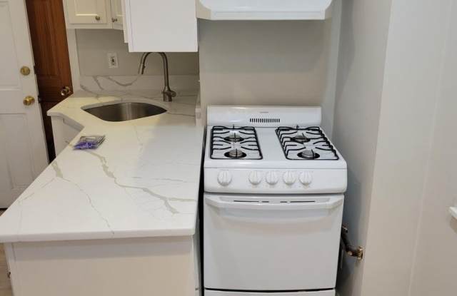 Charming & Updated 2-Bed in Prime Beacon Hill - No Fee! Gallery 4