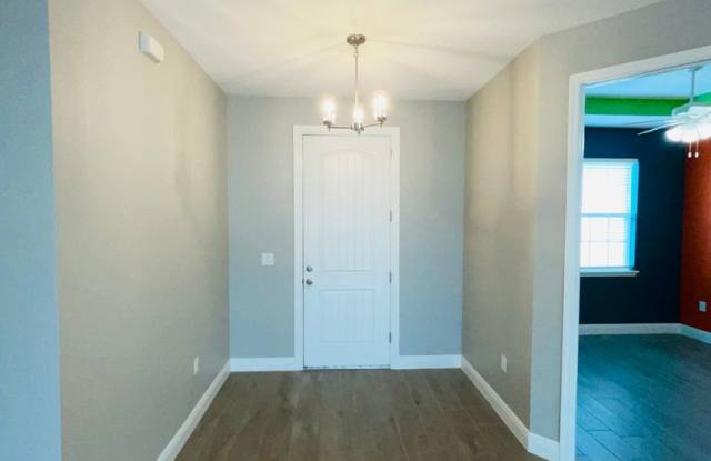 3/2/2 + Den Pool Home - Becker Road Area Gallery 4