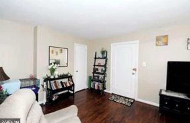 2061 WOODSTOCK N - 2061 N Woodstock St, Arlington, VA 22207