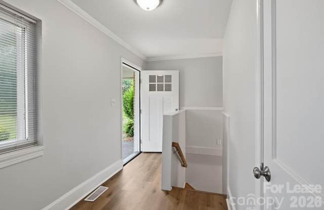 3101 Selwyn Avenue Gallery 2