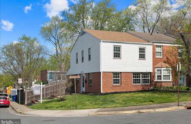 239 NOTTOWAY Street SE - 239 Nottoway Street Southeast, Leesburg, VA 20175