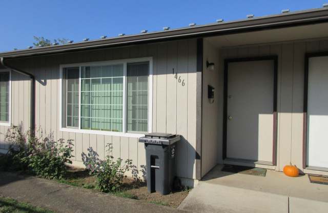 Updated, Spacious One Bedroom photos photos