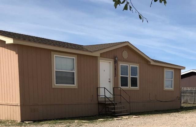 Fully Furnished Nice 3BR/2BA Home Gallery 3