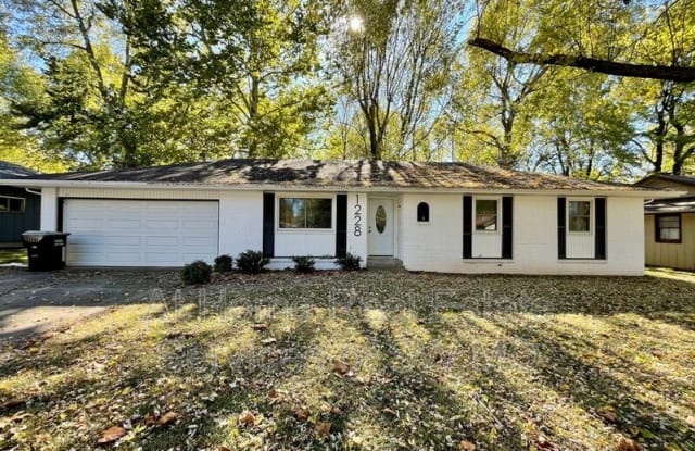 1228 W Winkler photos photos