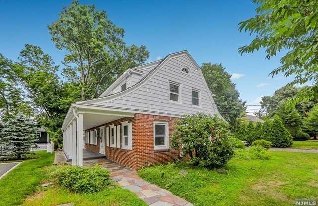 268  Robin Road Gallery 2