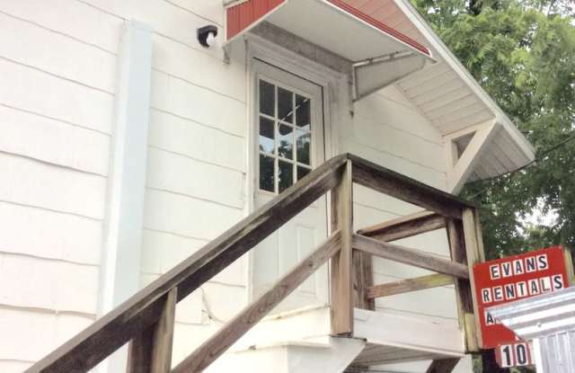 Nice 1 bedroom 1 bath Apt., great location Walking distance to PSU.. ALL UTILITIES Included except electric photos photos