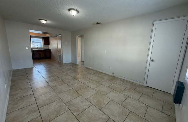 1 MONTH FREE!! - Two Bedroom Hidden Gem in South Tampa Gallery 4