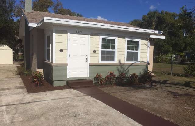 Bungalow - Close to Howard and UT photos photos