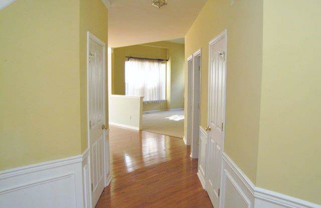 7076 Sedgebrook Drive W Gallery 3