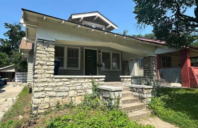 402 Van Brunt Blvd. Gallery 2