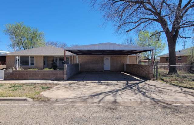 LARGE HOME WITH MANY UPDATES photos photos