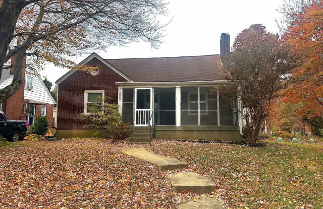 Updated Home in Highly Desired Deer Park Neighborhood - 1800 Strand Avenue, Louisville, KY 40205