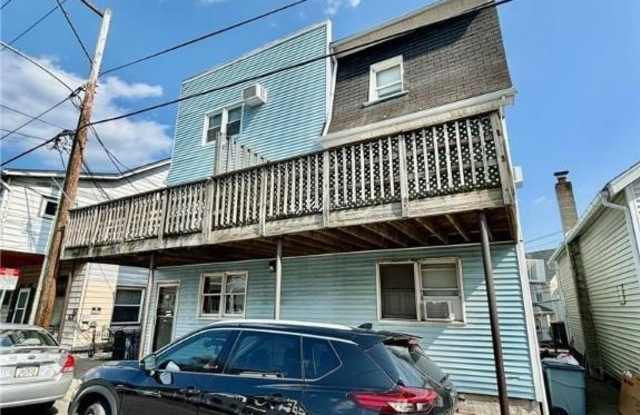 210 E Main Street unit: 4 photos photos