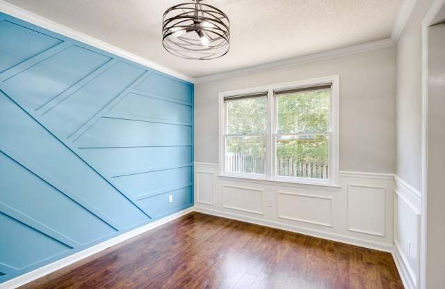 1054 Hickman Road Gallery 3