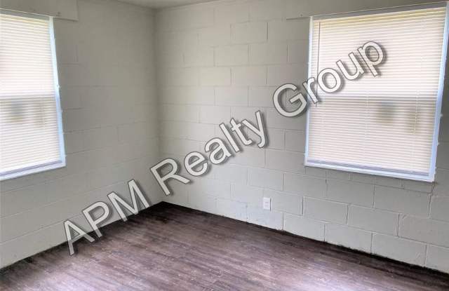 Updated two bedroom - Harden St. Gallery 1