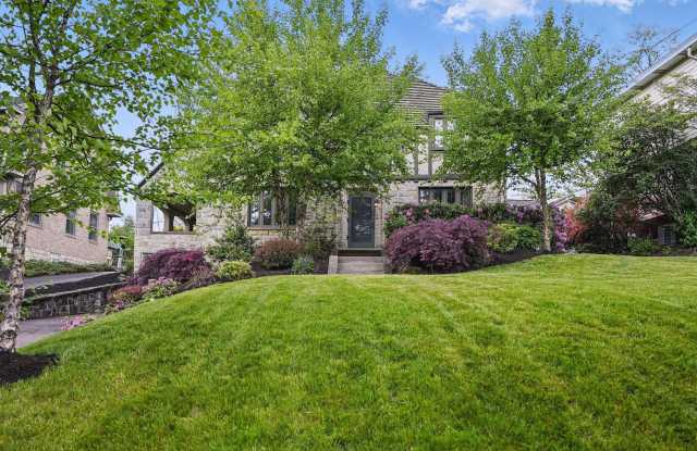 Charming Home - Mt. Lebanon Gallery 3