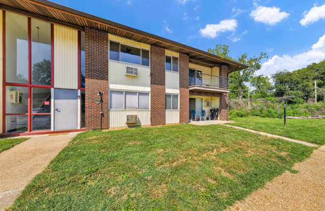 Welcome home to 7565 Hazelcrest Drive, Apt. H! Gallery 4