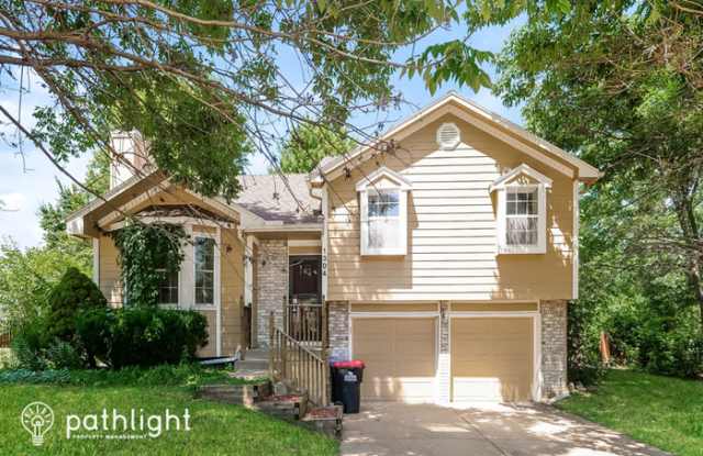 1304 Circle - 1304 Huntington Circle, Greenwood, MO 64034