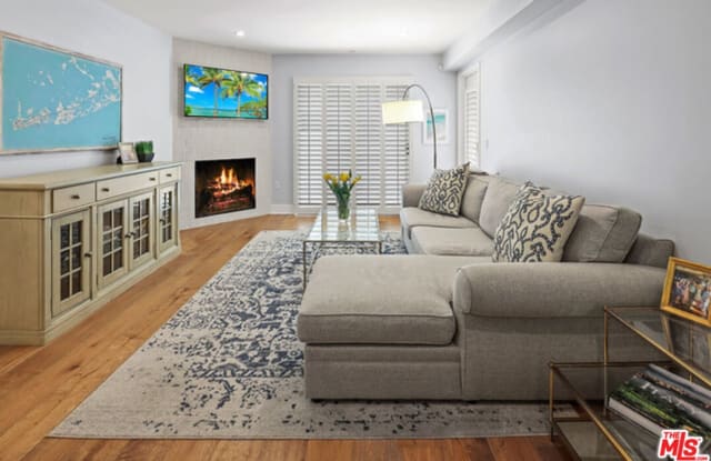 11715 Goshen Ave - 11715 Goshen Avenue, Los Angeles, CA 90049