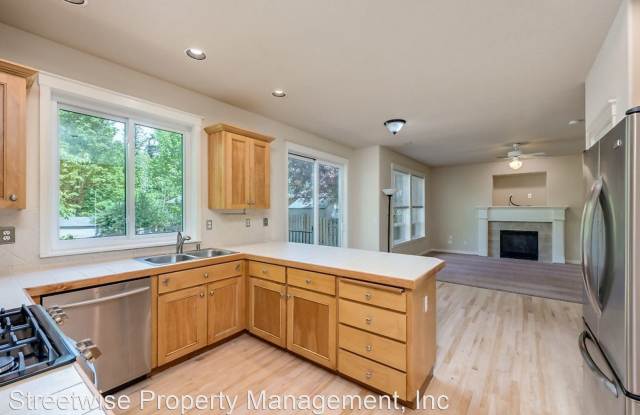 15713 SE Summit Rock Way Gallery 4